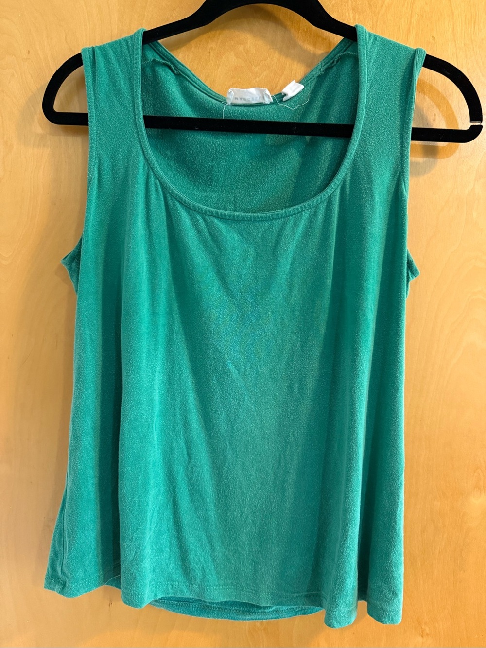 Sleeveless Scoop Neck Tank Top